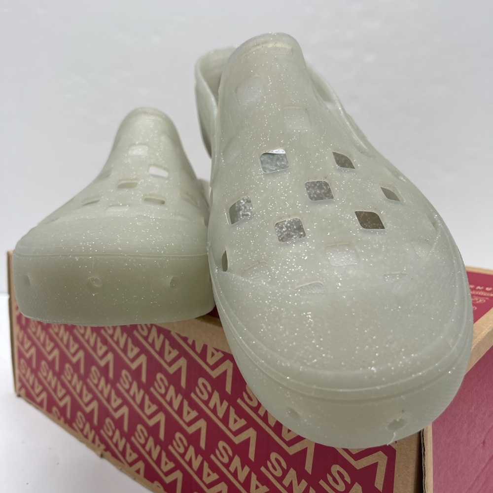 Vans Men’s Slip-On Mule Trk
Glitter Gray
VN0005V8BGF Sandals Sneakers - Picture 8 of 16